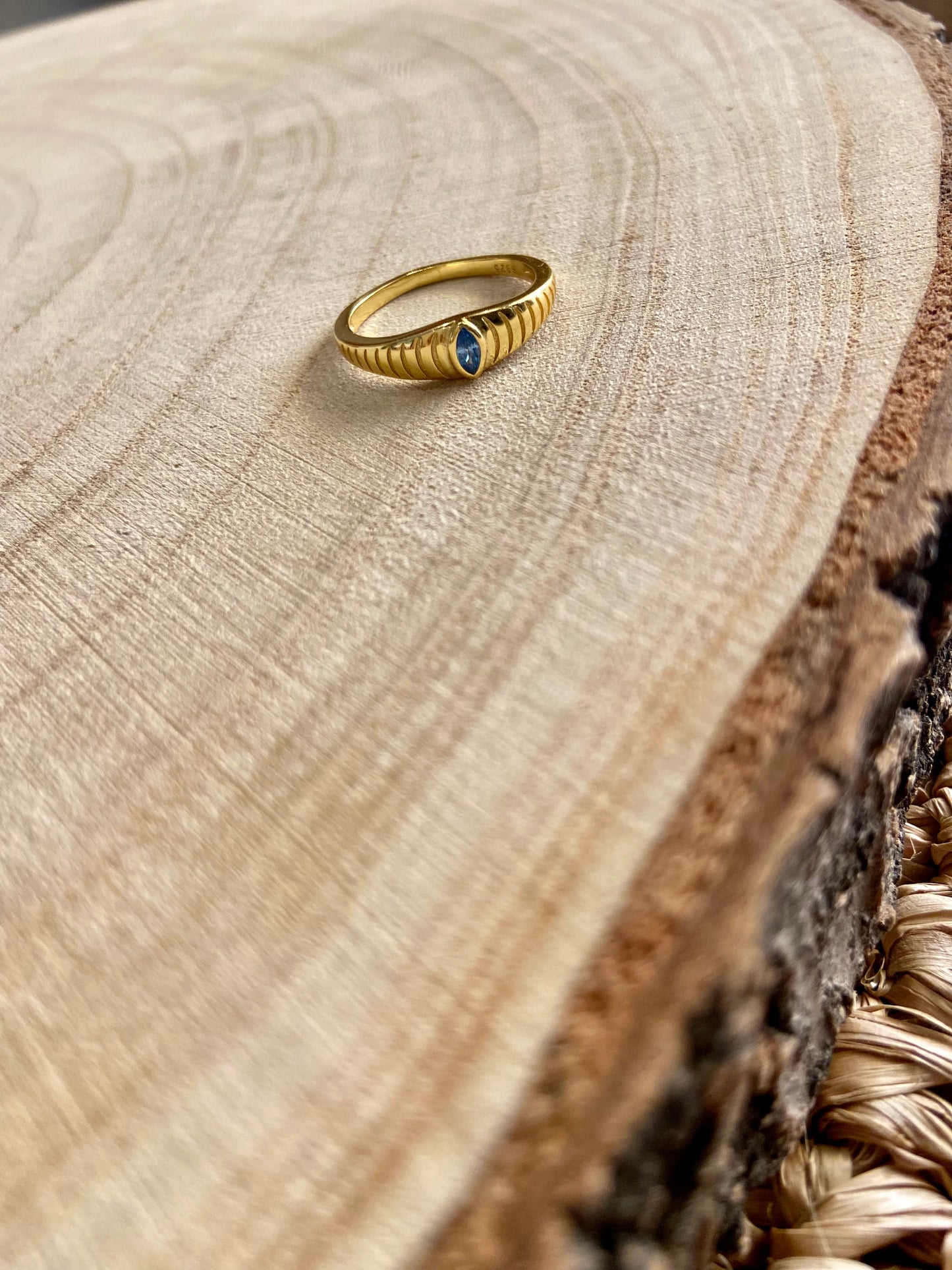 Anillo Capri